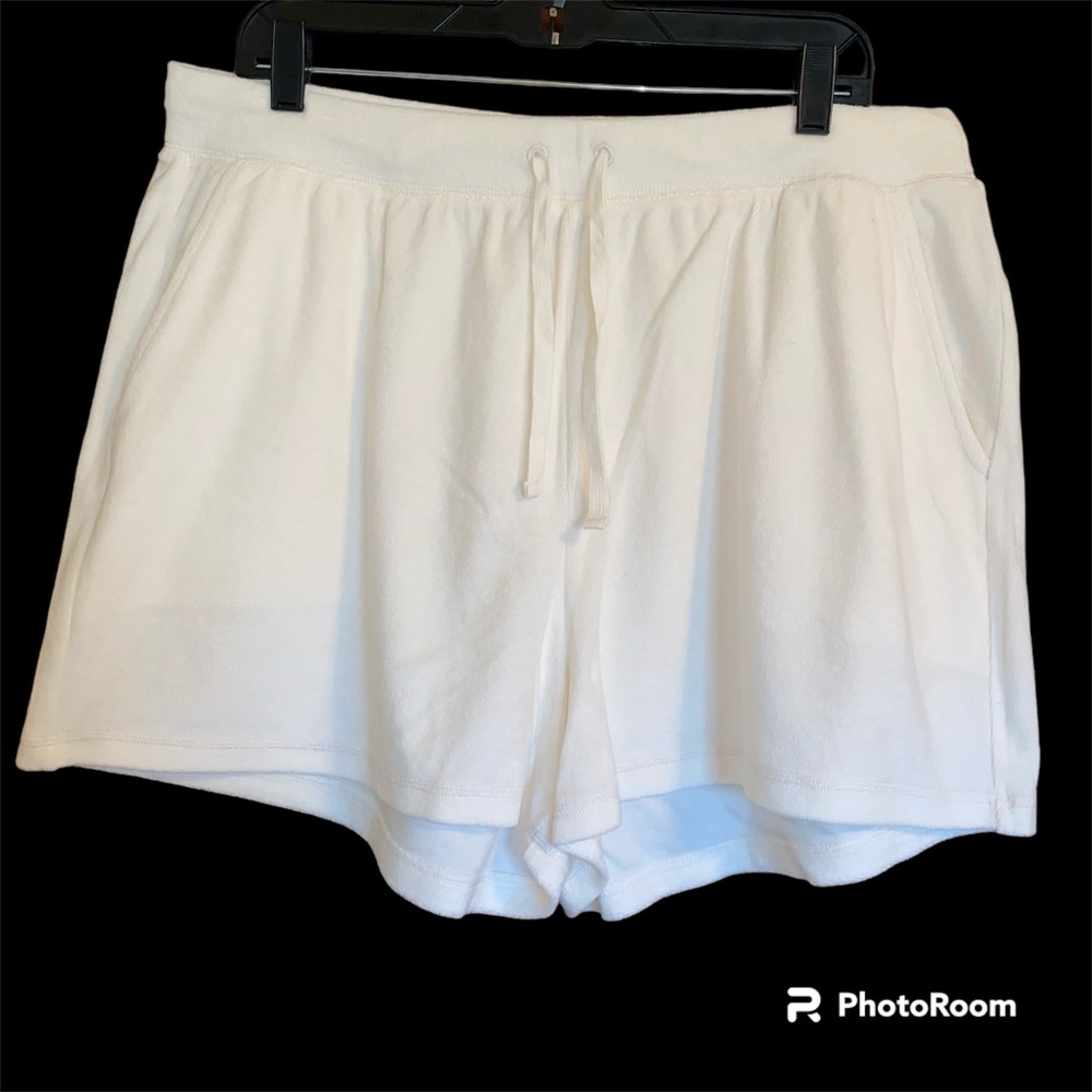 Old Navy cream colored terry cloth shorts in size XL